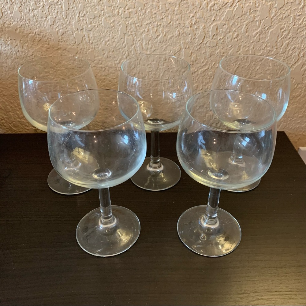 Set of 5 stem wine glasses